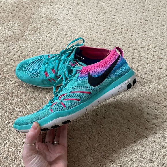 Nike Shoes - Nike free run fly knit